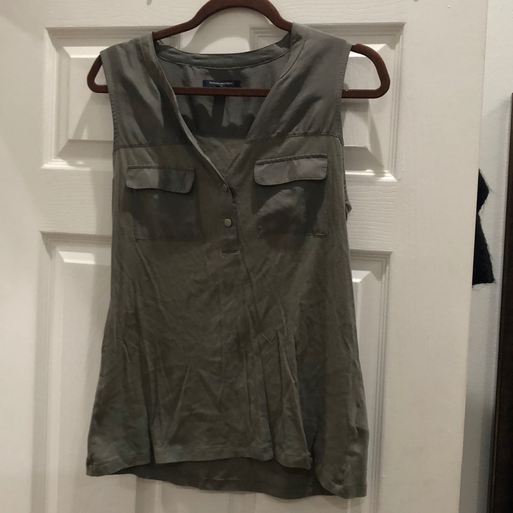 DONATING FRIDAY $5 obo - Green Banana Republic